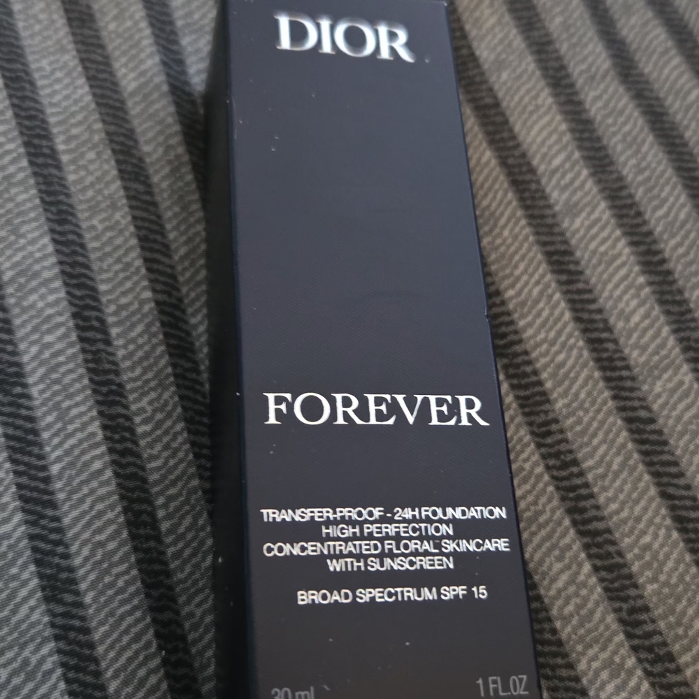 Forever Dior 24 Hours Foundation SPF 15 4W Warm - Picture 2 of 5